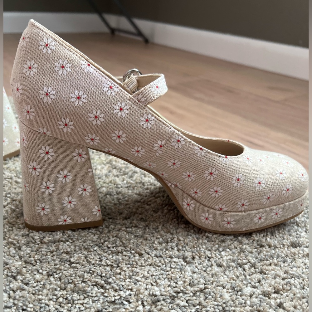 MaddenGirl Tan Flower Print Mary Jane Platform Chunky Heel Sz 8.5.